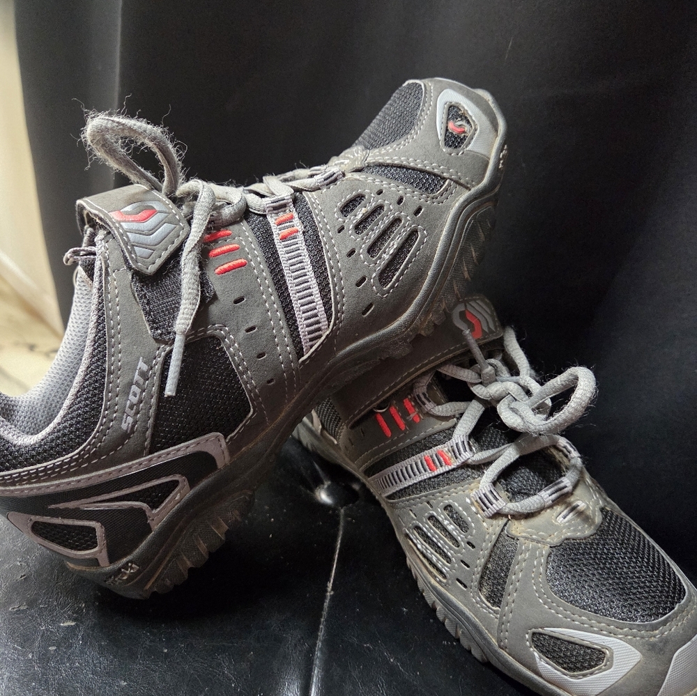 Scott Men's Gray and Red Athletic Shoes (Size 5.5 US)